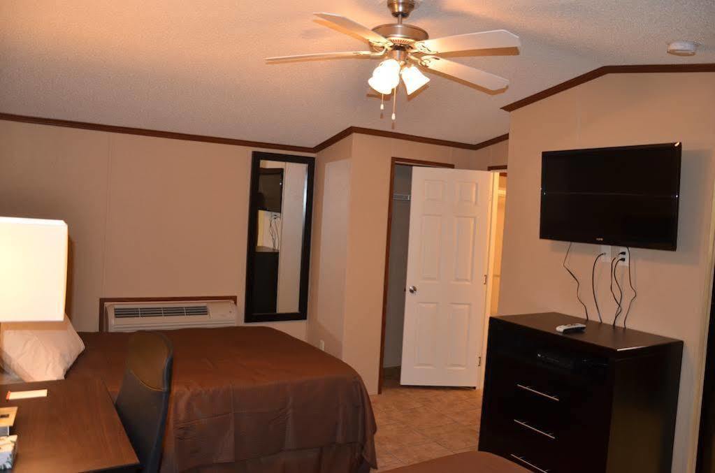 Dilley Lodge Bagian luar foto